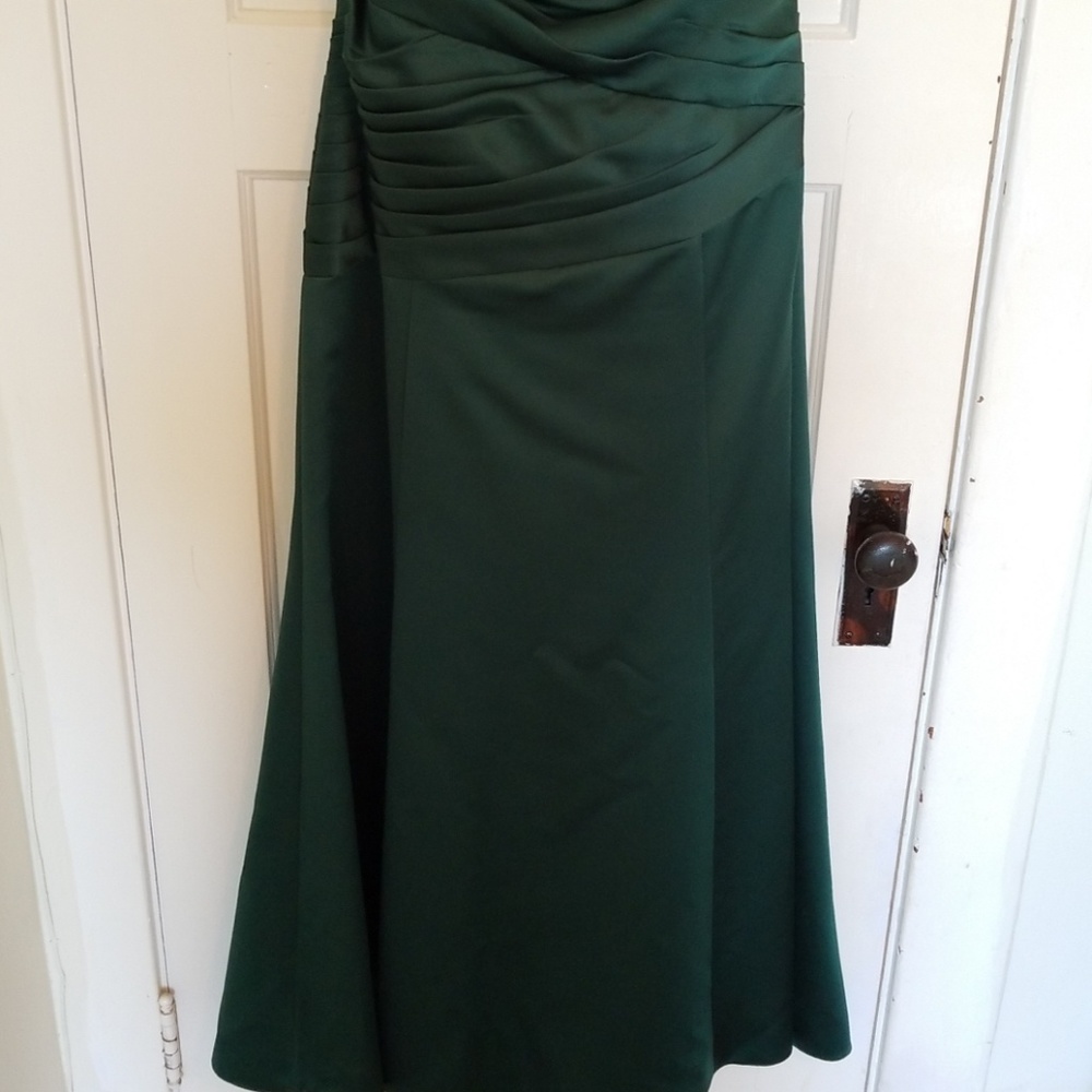 Gown - Picture 3 of 5